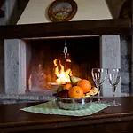 Ca' Baetti L'antico Borgo Bed & Breakfast 4*