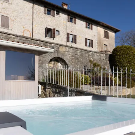 Ca' Baetti L'antico Borgo Bed & Breakfast 4*