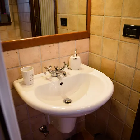 Ca' Baetti L'antico Borgo 住宿加早餐酒店 4*