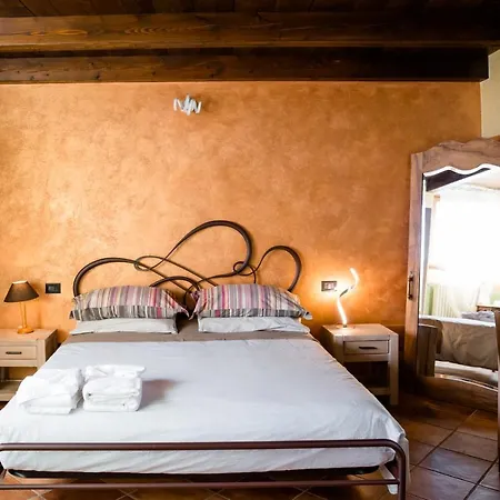 Ca' Baetti L'antico Borgo Bed & Breakfast Roncola
