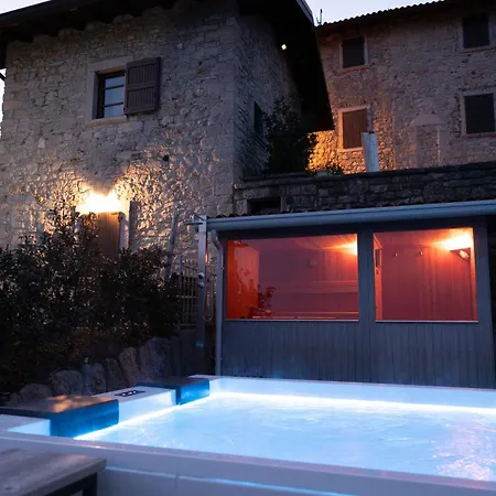 Ca' Baetti L'antico Borgo Roncola